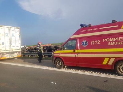 Cinci răniţi după ce trei maşini şi un TIR s-au ciocnit pe Autostrada Soarelui, în judeţul Călaraşi. FOTO