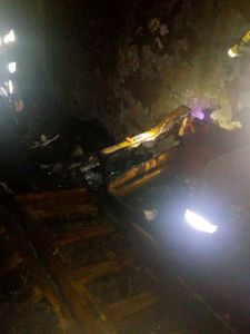 Un tânăr a murit după ce a căzut de la etajul zece al unui bloc din Petroşani, în încercarea de a se salva din locuinţa cuprinsă de incendiu