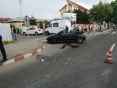 Târgovişte: O tânără aflată sub influenţa drogurilor a lovit mortal un bărbat pe trecerea de pietoni - FOTO