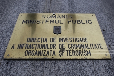 Tânăr de 15 ani suspectat de propagandă teroristă, ridicat de DIICOT