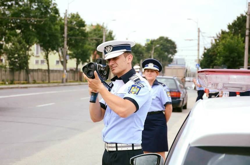Poliţia Română: Aproape 70 de şoferi prinşi conducând cu peste 180 de kilometri la oră pe autostrăzi; cea mai mare viteză - 223 de kilometri la oră pe A3
