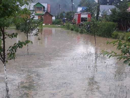 UPDATE - Cod galben de ploi abundente în nouăsprezece judeţe, pentru a treia zi la rând; cantităţile de precipitaţii vor depăşi 60 de litri pe metru pătrat. Bilanţ IGSU: Capitala şi 20 de judeţe, afectate de inundaţii