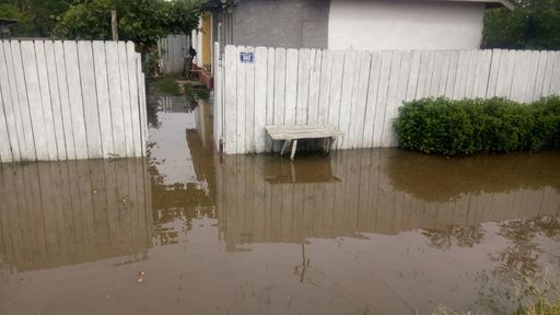 Botoşani: O bătrână de 81 de ani a murit după ce tavanul locuinţei s-a prăbuşit peste ea din cauza ploilor