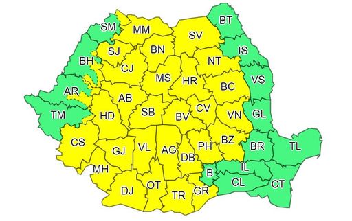 Cod galben de ploi şi vijelii - Argeş: Drum naţional acoperit de apă şi curţi inundate/ Bucureşti: 21 de copaci căzuţi,13 autovehicule avariate, 6 curţi sau locuinţe inundate /Gospodării şi străzi inundate în două localităţi din Sibiu - FOTO/VIDEO