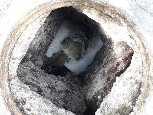 Mehedinţi - Un bărbat a murit şi alţi doi sunt internaţi la Terapie Intensivă după ce au intrat într-un canal de scurgere a reziduurilor - FOTO