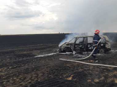Dolj: Trei persoane au fost rănite într-un accident în care au fost implicate trei maşini şi un TIR. Una dintre maşini a luat foc - FOTO