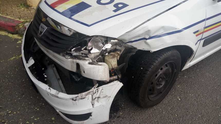 Constanţa: Maşină de poliţie aflată în misiune, implicată într-un accident rutier