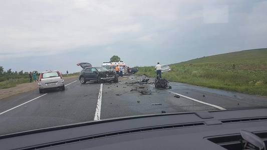 Trei persoane au murit într-un accident produs în judeţul Iaşi, pe Drumul European 583