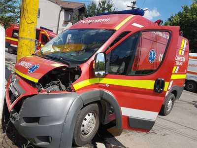Constanţa: Echipaj SMURD implicat într-un accident rutier: o persoană a fost rănită uşor