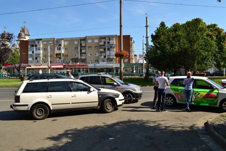 Arad: Poliţist local transportat la spital, după ce un şofer a trecut cu maşina peste piciorul său şi a fugit. FOTO