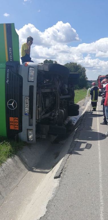 Cisternă cu 11 tone de motorină, răsturnată în judeţul Dolj