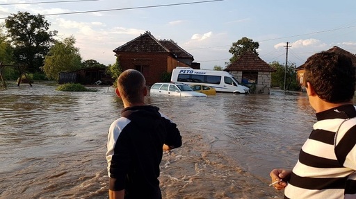 IGSU: Douăzeci de localităţi din zece judeţe au fost afectate de ploi şi vijelii în ultimele 24 de ore, când au fost emise 76 de atenţionări de vreme rea