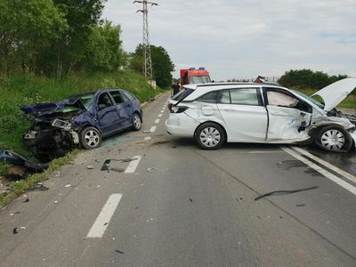 Patru persoane, între care un copil de cinci ani, rănite într-un accident pe DN 1, în judeţul Sibiu 