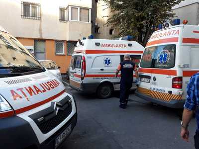Trei persoane, printre care şi un copil de trei ani, rănite în urma unei explozii într-un apartament din Constanţa