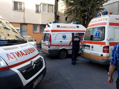 Trei persoane, printre care şi un copil de trei ani, rănite în urma unei explozii într-un apartament din Constanţa