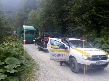 Incendiul din fondul forestier Azuga a fost stins; pompierii au constatat că s-a manifestat într-un gol alpin, fiind izolate 36 de focare. VIDEO