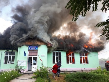 Incendiu la o şcoală gimnazială din Tulcea. O persoană a avut nevoie de îngrijiri medicale după ce a suferit un atac de panică VIDEO
