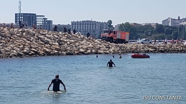 Constanţa: Trupul unui băiat de 11 ani care dispăruse în mare a fost găsit prins între stabilopozi