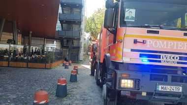 UPDATE - Incendiu într-un un mall din Constanţa; aproximativ 1.500 de persoane au fost evacuate. VIDEO