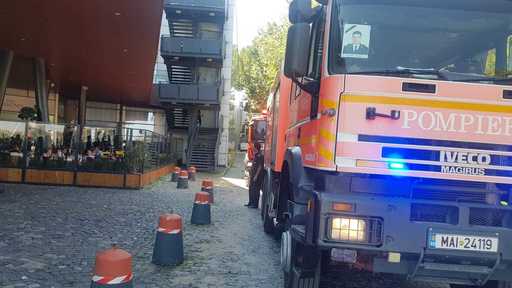 Incendiul izbucnit într-un un mall din Constanţa a fost stins; au fost evacuaţi aproximativ 1.500 de oameni