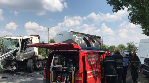 Două persoane au fost rănite într-un accident produs pe şoseaua de centură a Capitalei; traficul este blocat