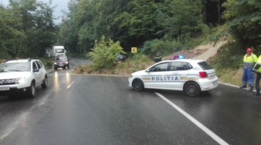 Restricţii de trafic pe DN 7, în judeţul Argeş, din cauza aluviunilor ajunse de pe
versant pe carosabil 