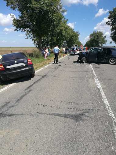 Constanţa: Şapte persoane, între care doi copii, au fost rănite într-un accident în care au fost implicate şase autoturisme