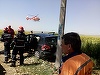 Tulcea: Cinci persoane, printre care şi două fete de 12 ani, au fost rănite după ce maşina în care se aflau a intrat într-un cap de pod. Un rănit, preluat de elicopterul SMURD