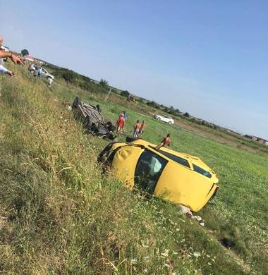 Timişoara: Două persoane au murit şi alte patru au fost rănite în urma unui accident rutier în care au fost implicate două autoturisme