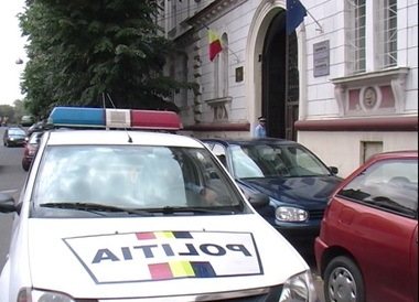 Arad: Bărbat reţinut pentru că şi-ar fi ucis fratele cu un par, după ce au băut împreună