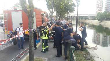 Unul dintre bărbaţii scoşi inconştienţi din râul Dâmboviţa a murit