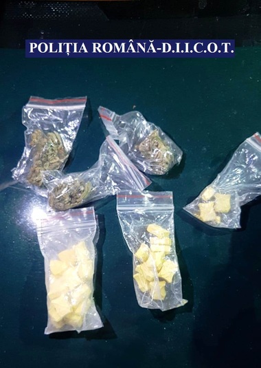 Peste 50 de infracţiuni de trafic şi deţinere de droguri, depistate de poliţiştii constănţeni în ultimele cinci zile
