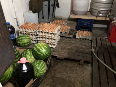 Zece persoane au acuzat stări de rău după ce au mâncat la un restaurant din Costineşti, o tânără fiind transportată la spital
