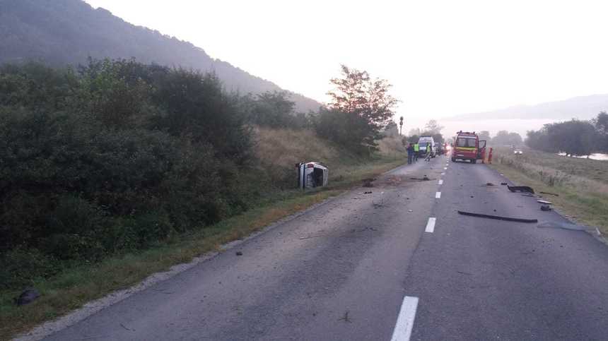 Sibiu: Tânăr de 23 de ani mort după ce s-a răsturnat cu maşina; poliţiştii au stabilit că nu avea permis de conducere