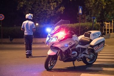 Peste opt sute de infracţiuni constatate de poliţişti în cursul zilei de duminică, 154 de persoane fiind prinse în flagrant