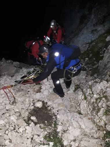 O femeie a murit după ce a căzut într-o prăpastie din Munţii Piatra Craiului
