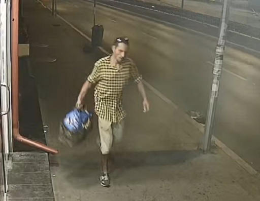 Bărbatul suspectat că a agresat sexual o femeie la staţia de metrou Lujerului a fost prins de poliţişti şi reţinut. VIDEO