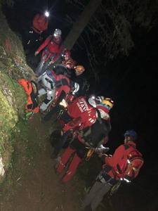 Acţiune a salvamontiştilor din Buşteni pentru recuperarea a trei turişti epuizaţi şi speriaţi după o întâlnire cu un urs