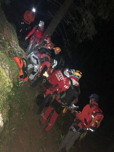 Acţiune a salvamontiştilor din Buşteni pentru recuperarea a trei turişti epuizaţi şi speriaţi după o întâlnire cu un urs