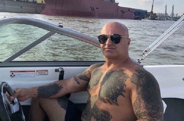 Unul din principalii suspecţi în cazul celor doi baschetbalişti americani înjunghiaţi la Brăila ar fi un cunoscut membru al lumii interlope din oraş, închis în trecut pentru infracţiuni comise cu violenţă