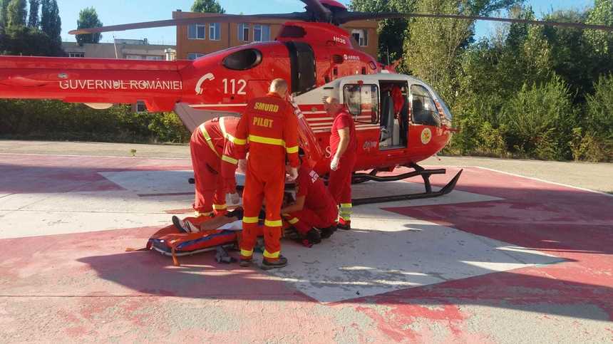 Constanţa: Copil de 10 ani, rănit după ce a rămas agăţat cu braţul în gardul unei şcoli; a fost solicitat elicopterul SMURD pentru a-l duce la spital