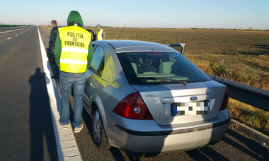 Constanţa: Un bulgar de 48 de ani a fost arestat preventiv, după ce a fost prins că transporta şase migranţi irakieni, printre care şi doi copii