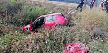 Un autoturism în care se aflau două persoane a fost lovit de un tren, în judeţul Sălaj; ISU: cele două victime au refuzat transportul la spital
