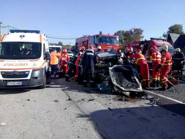 Prahova: Opt persoane rănite în urma unui accident rutier pe DN1; două dintre ele sunt în stop cardio-respirator. FOTO