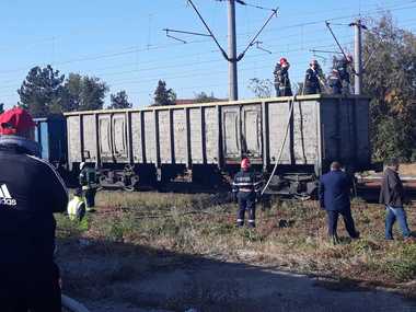 Vrancea: Un tânăr a murit şi unul este grav rănit după ce s-au urcat pe un vagon de tren şi s-au electrocutat