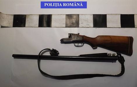 Hunedoara: Capră neagră împuşcată de braconieri în Parâng. Doi români şi doi cetăţeni străini, duşi la audieri