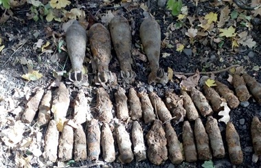 Vrancea: Zeci de bombe şi proiectile au fost descoperite într-o comună
