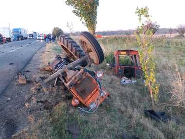 Trei persoane au fost rănite într-un accident produs pe DN 2, în judeţul Vrancea, fiind implicate trei autovehicule