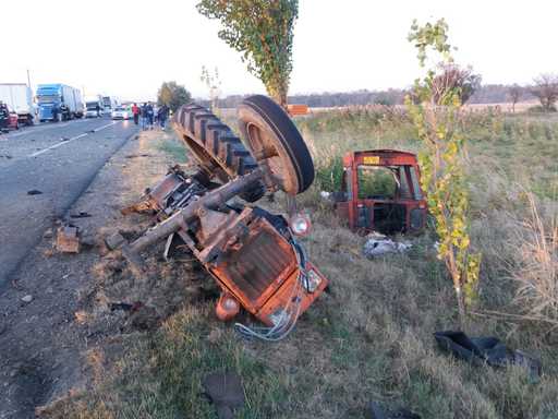 Trei persoane au fost rănite într-un accident produs pe DN 2, în judeţul Vrancea, fiind implicate trei autovehicule