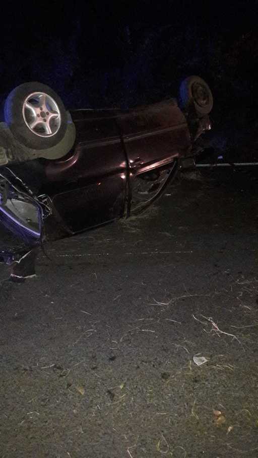 Constanţa: Un bărbat a murit şi altul a fost rănit după ce maşina în care se aflau a lovit mai mulţi copaci şi s-a răsturnat; accidentul a fost provocat de un bărbat fără permis

